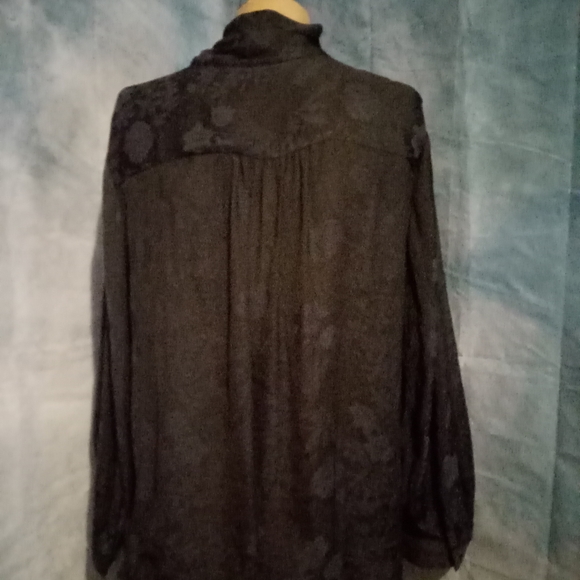 NWT Elegant Black Women's Top - Picture 4 of 5